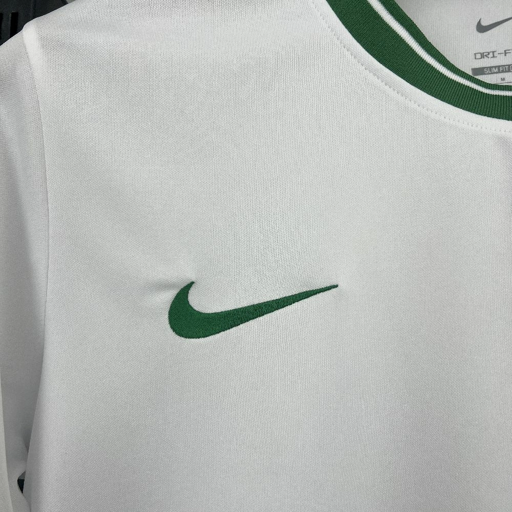 2025/26 سبورتنج سي بي سبورتنج سي بي ريترو سايبردج إيديشن