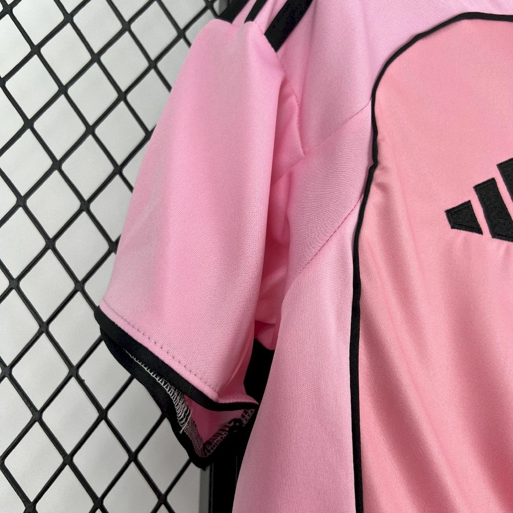 2025/25/26 قميص ليستر سيتي خارج ملعبه