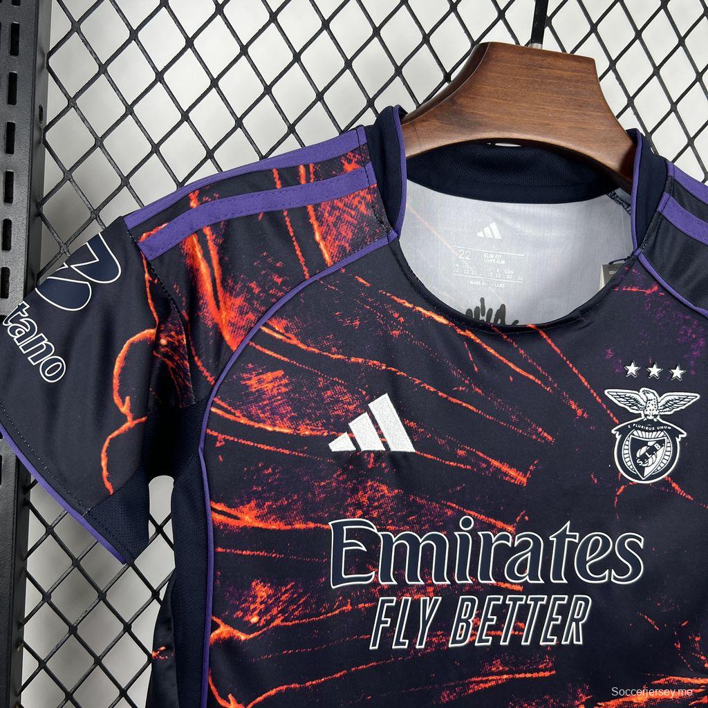 الزي الرابع لفريق بنفيكا للأطفال لموسم 2025/2026