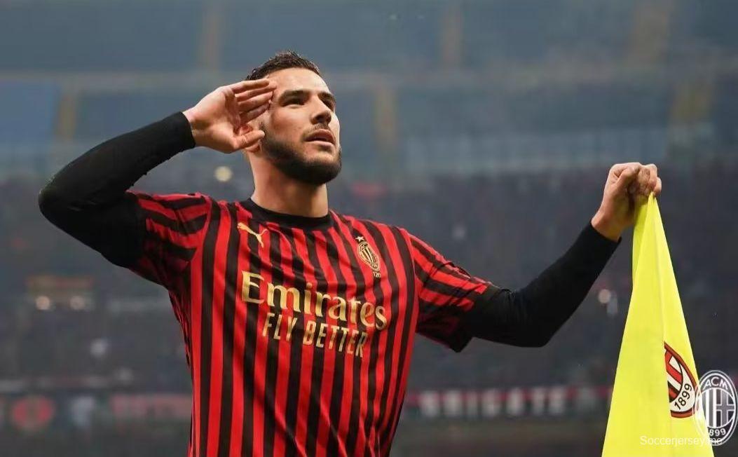 قميص ميلان الرجعية 19/20 الذكرى السنوية لميلان 120 على أرضه
