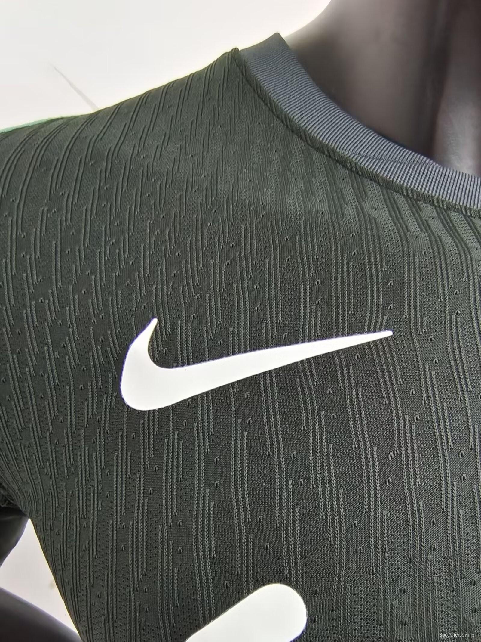 إصدار اللاعب 24/25 قميص ليفربول الأسود خارج الملعب 24/25
