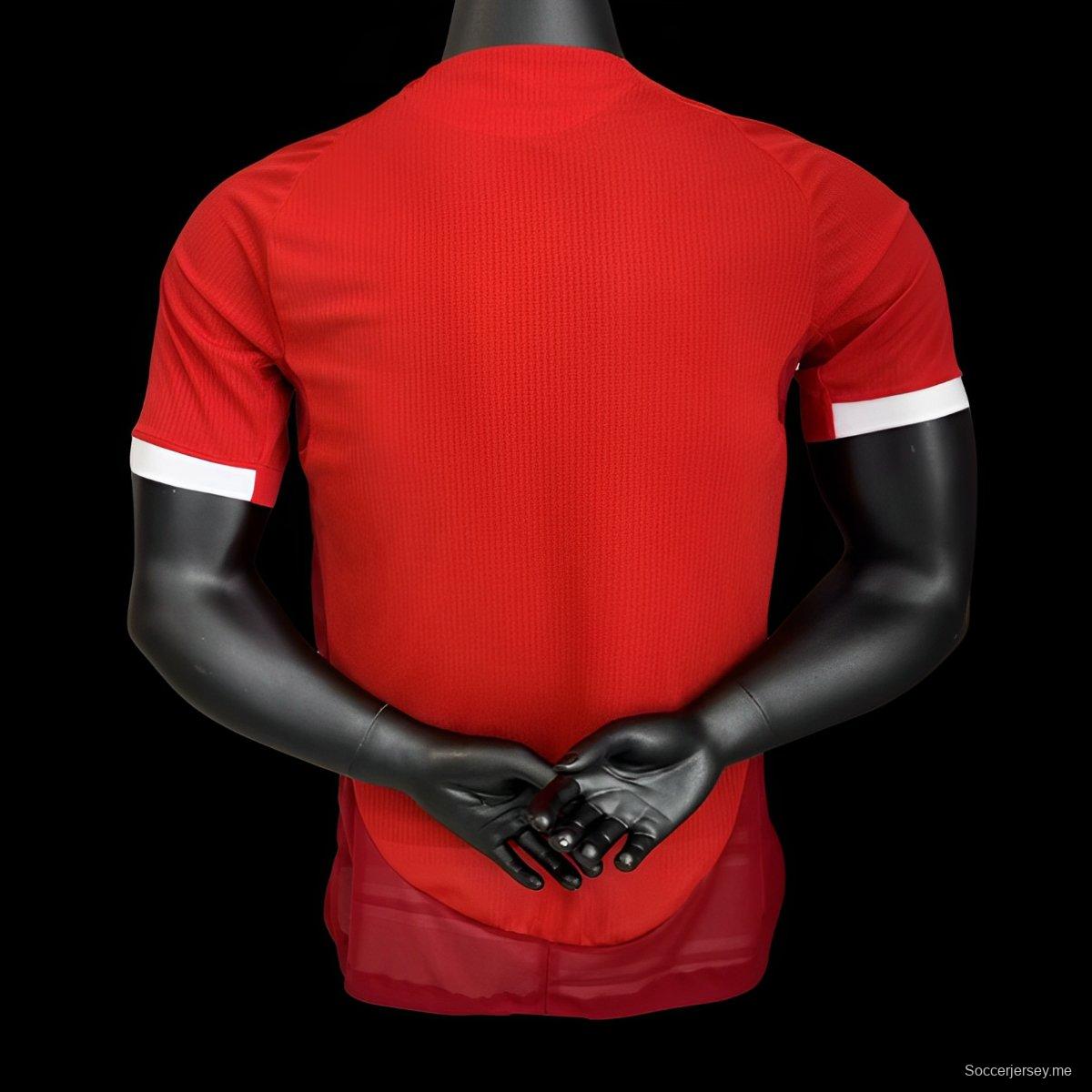 نسخة اللاعب 25/26 قميص فريق بايرن ميونيخ 25/26 على أرضه