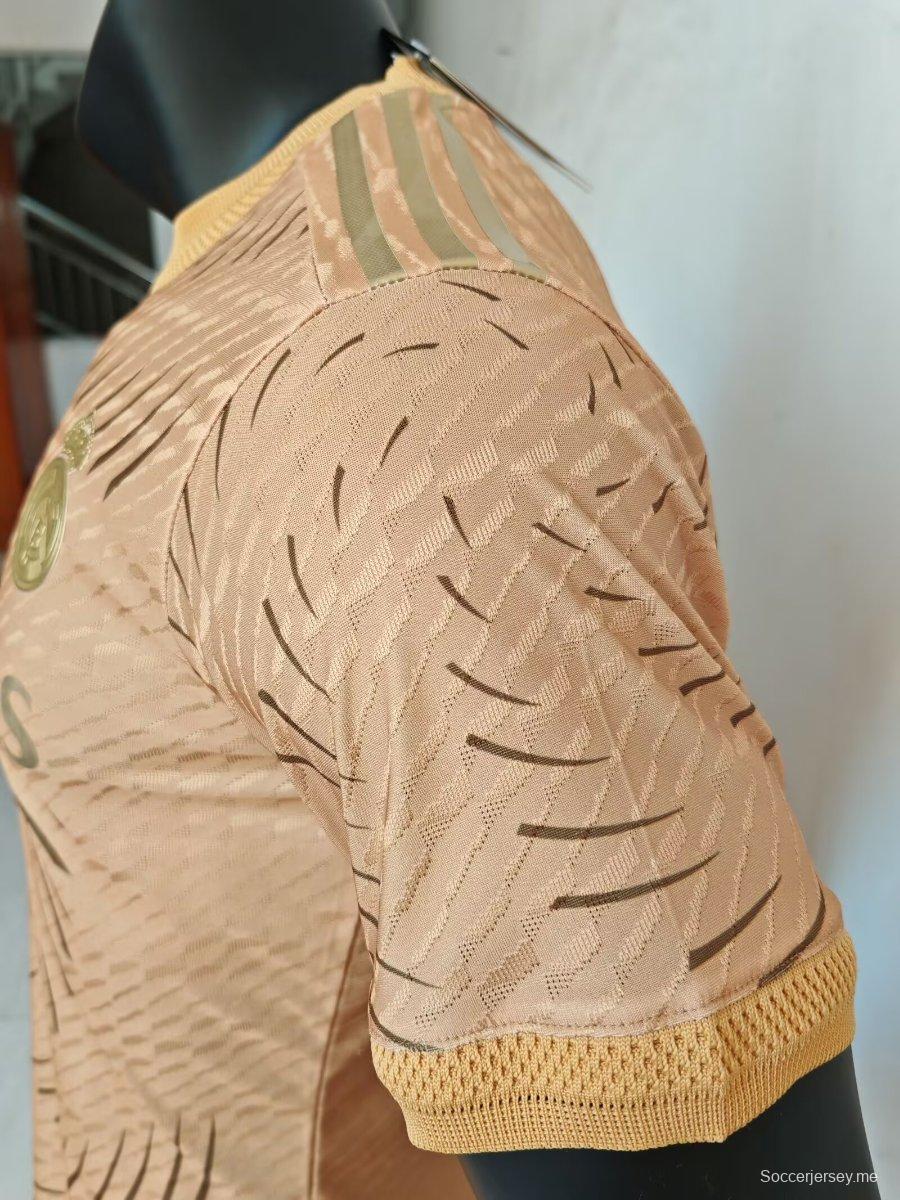 نسخة اللاعب 24/25 قميص ريال مدريد الذهبي الخاص 24/25