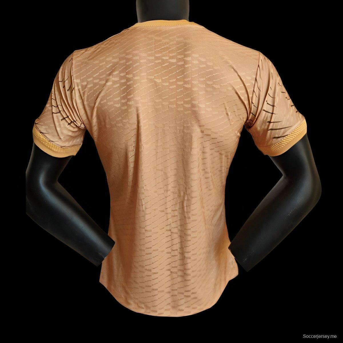 نسخة اللاعب 24/25 قميص ريال مدريد الذهبي الخاص 24/25