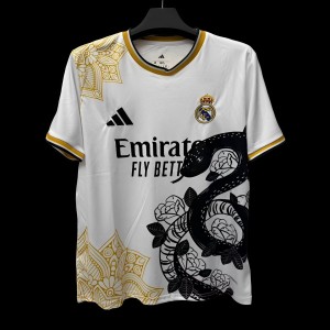 قميص ريال مدريد 25/26 قميص ريال مدريد الأرجواني الخاص بنمط الأفعى