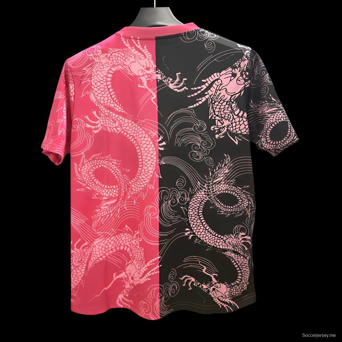 25/26 قميص ريال مدريد باللونين الوردي والأسود بتصميم التنين المنفصل
