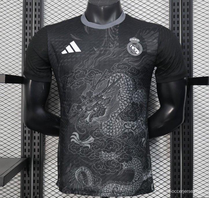 إصدار اللاعب 25/26 ريال مدريد أسود بتصميم التنين قميص ريال مدريد 25/26