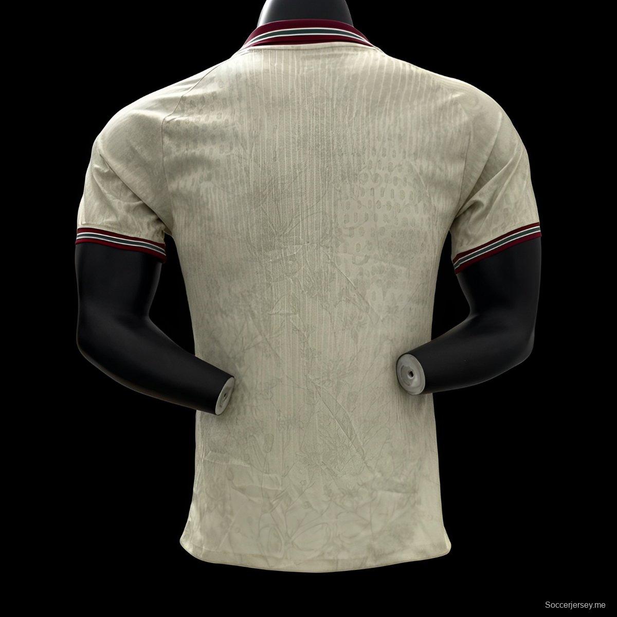 نسخة اللاعب 25/26 قميص ريال بيتيس أبيض بخطوط خضراء مخططة باللون الأخضر