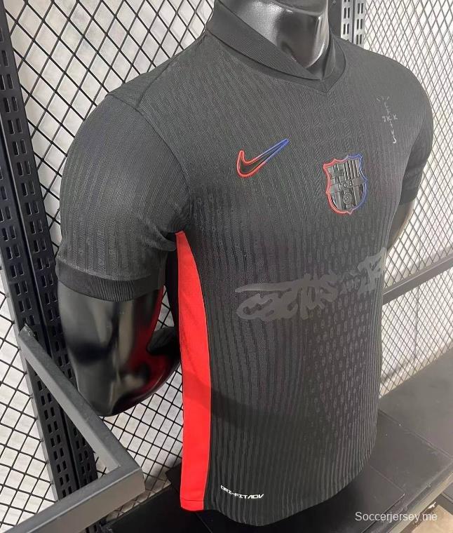 نسخة اللاعب 24/25 قميص برشلونة × ترافيس سكوت خارج الملعب