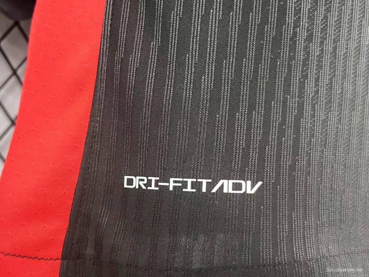 نسخة اللاعب 24/25 قميص برشلونة × ترافيس سكوت خارج الملعب