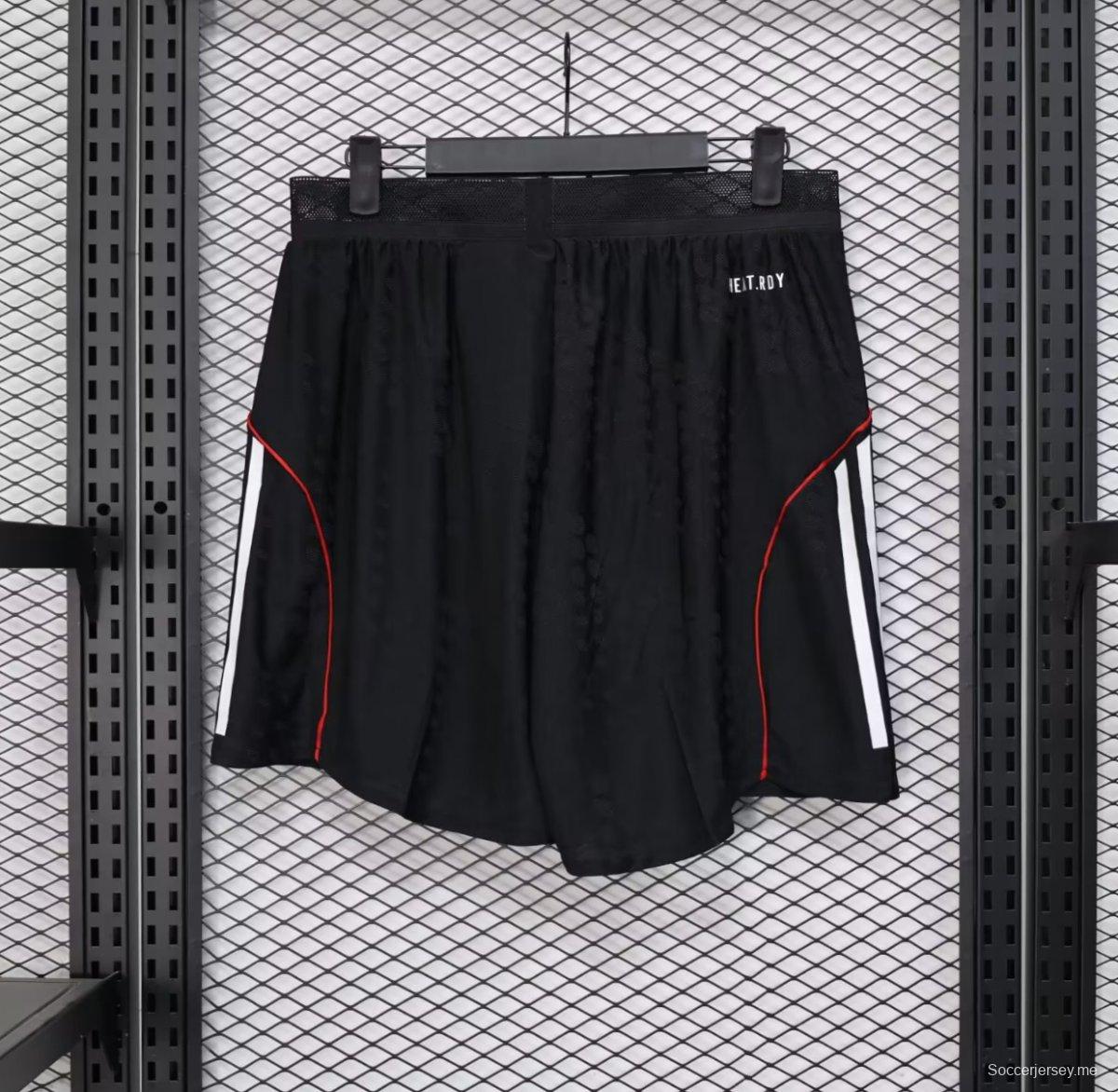 نسخة اللاعب 25/26 شورت ليفربول خارج أرضه