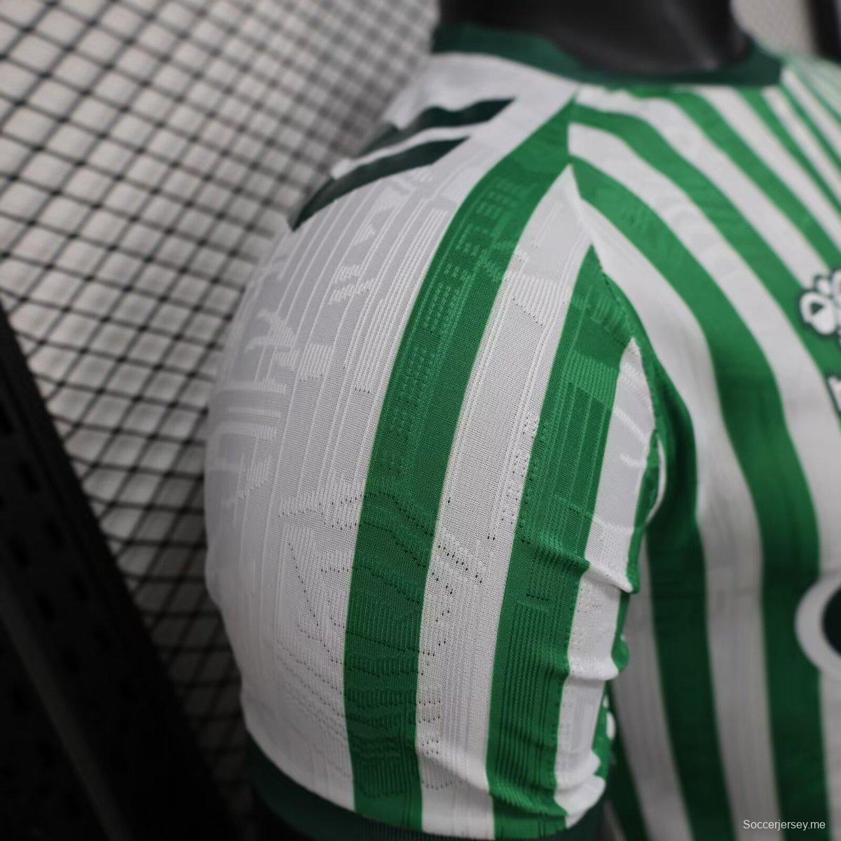 نسخة اللاعب 25/26 قميص ريال بيتيس 25/26 على أرضه