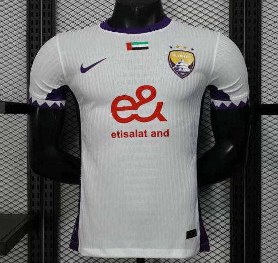 إصدار اللاعب 25/26 قميص فريق العين الإماراتي خارج الملعب
