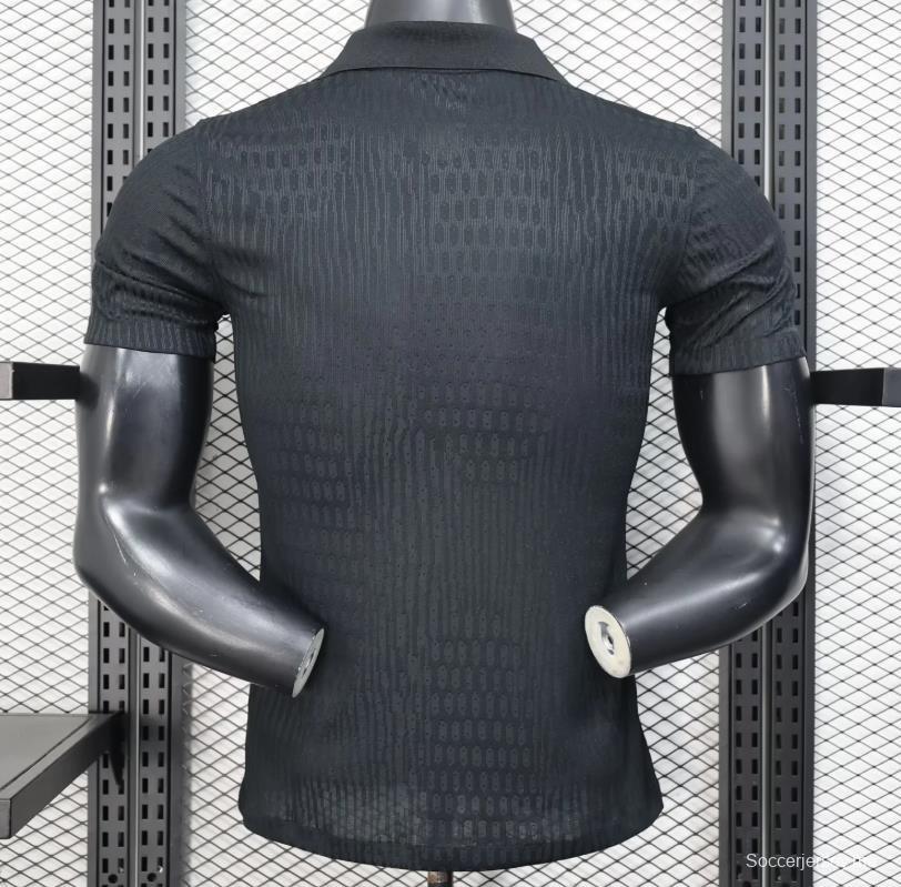 إصدار اللاعب 25/26 قميص نادي برشلونة باللون الأسود مع 304 راعي