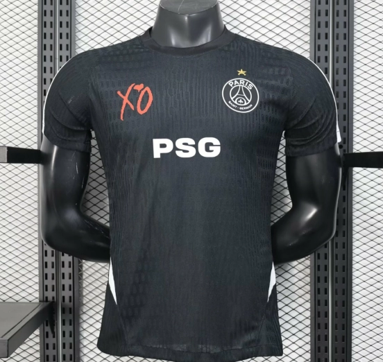 إصدار اللاعبين 25/26 قميص باريس سان جيرمان × XO BLACK قبل المباراة