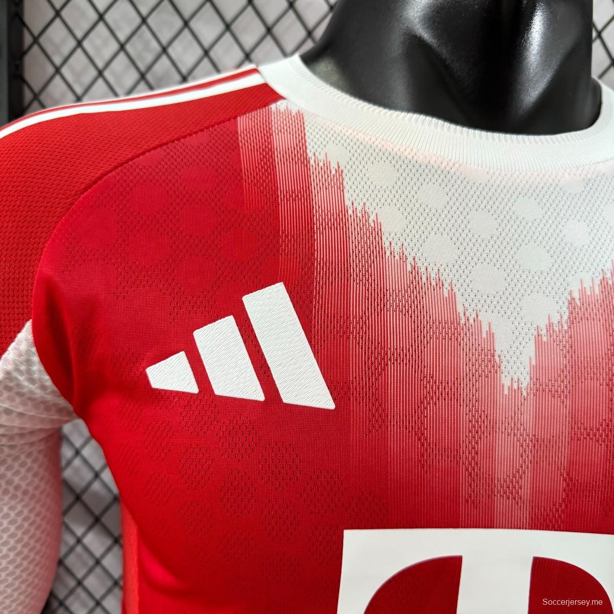 إصدار اللاعب 25/26 قميص بأكمام طويلة الأكمام لبايرن ميونيخ على أرضه