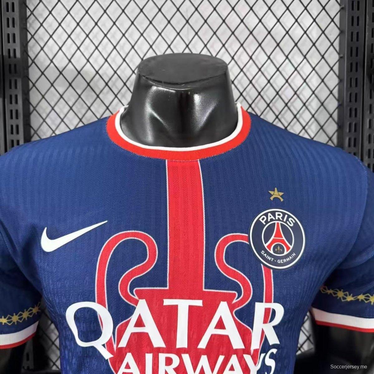 نسخة اللاعب 25/26 من قميص خاص بتصميم بطل باريس سان جيرمان بتصميم خاص