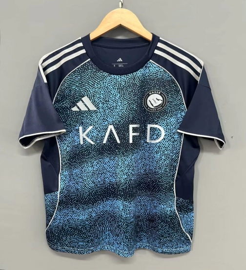 25/26 قميص نادي النصر خارج الملعب