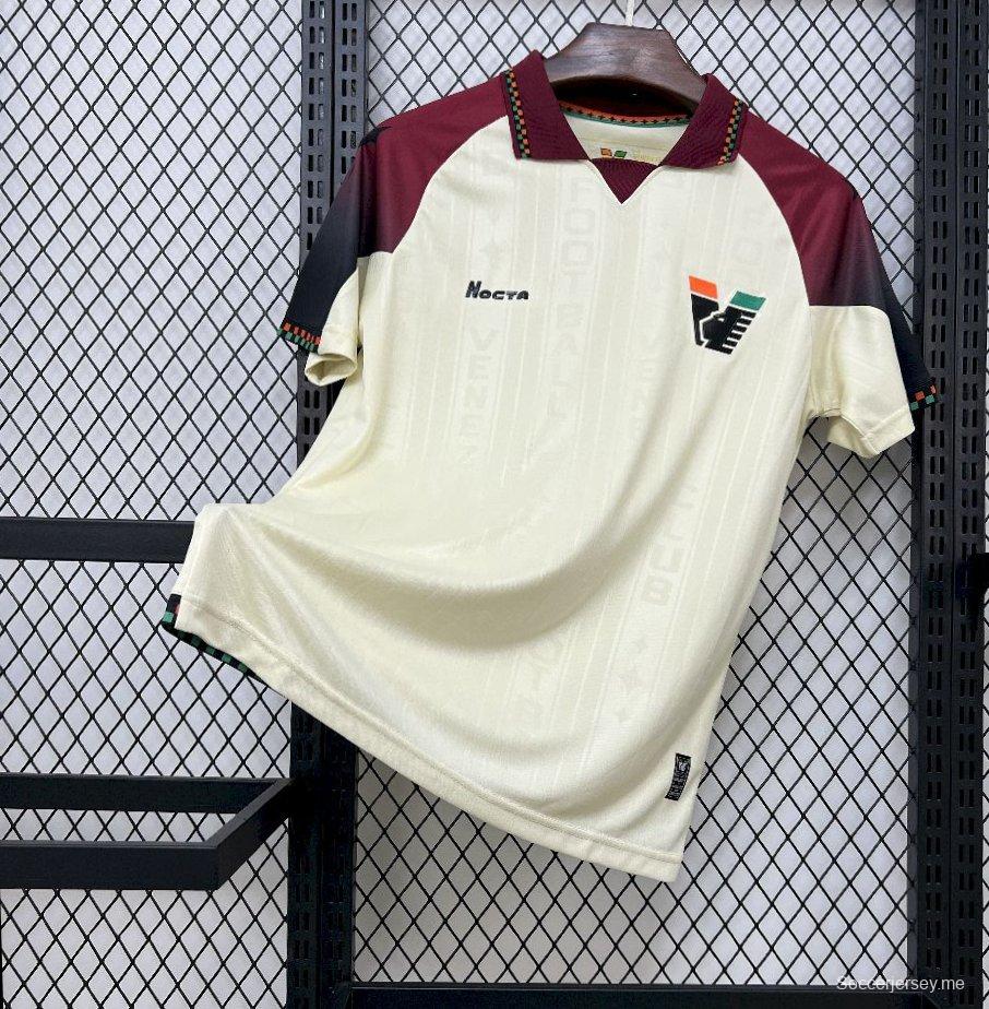 2025/26 قميص نادي فينيسيا للرجال خارج الملعب