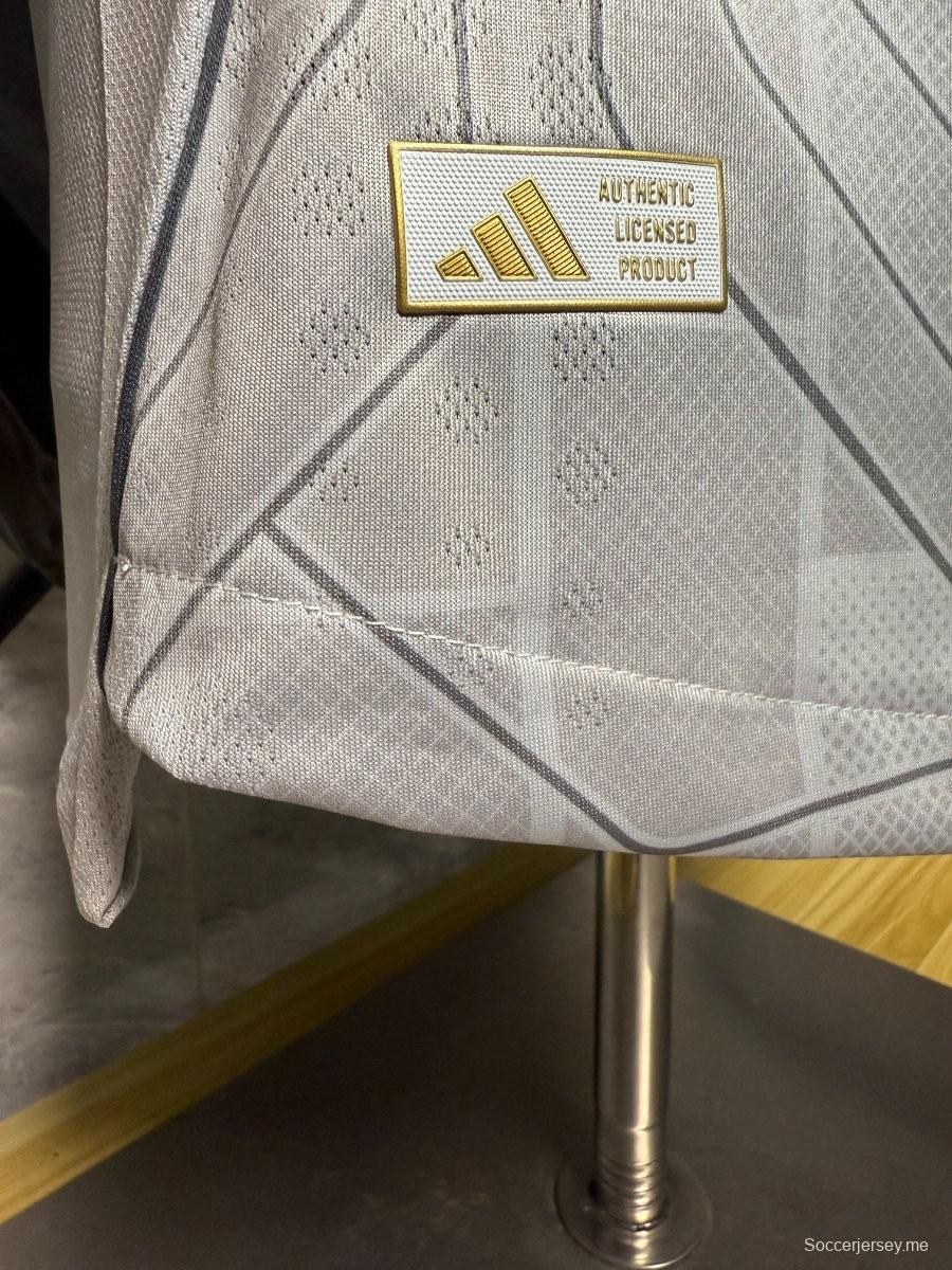 نسخة اللاعب 25/26 قميص أولمبيك ليون/ليون خارج الديار لأولمبيك ليون