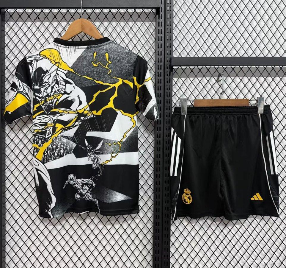 25/26 قميص ريال مدريد أفينجرز أبيض قبل المباراة