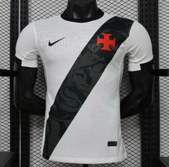 قميص اللاعب رقم 26/27 لفريق فاسكو دا جاما (الزي الخارجي) باللون الأبيض مع شريط مائل باللون الأسود
