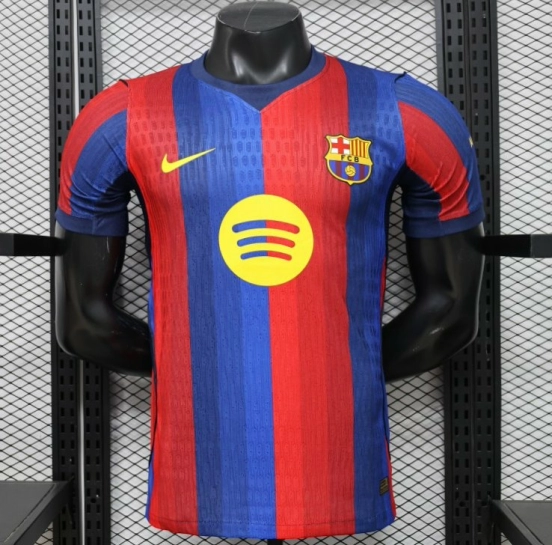 قميص اللاعب نسخة 25/26 لفريق برشلونة الأزرق والأحمر بخطوط عمودية مع شعار Spotify