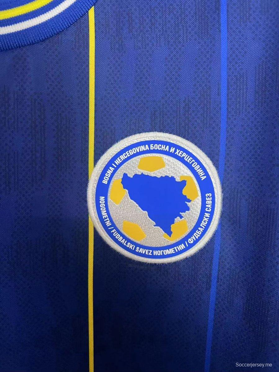 القميص الرئيسي لمنتخب البوسنة والهرسك في كأس العالم 2026